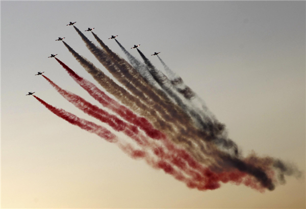 Egyptian military jets fly over Tahrir square as protesters who are against former Egyptian President Mohamed Morsi gather, in Cairo, July 7, 2013. Huge crowds rally in Egypt, political talks stalled