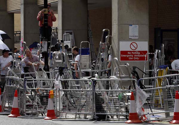 Royals 'waiting by telephone' for Kate's baby