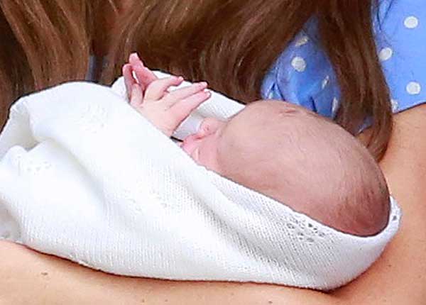 Kate and William show off Britain's new prince