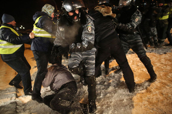 Ukrainian riot police clash with protesters