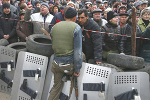 China calls for calm, restraint in Ukraine