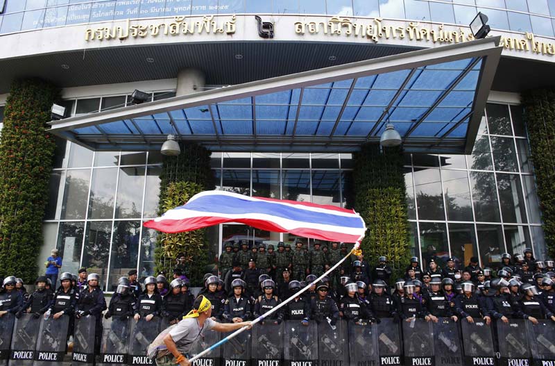 Thai protesters give ultimatum, intensify rallies