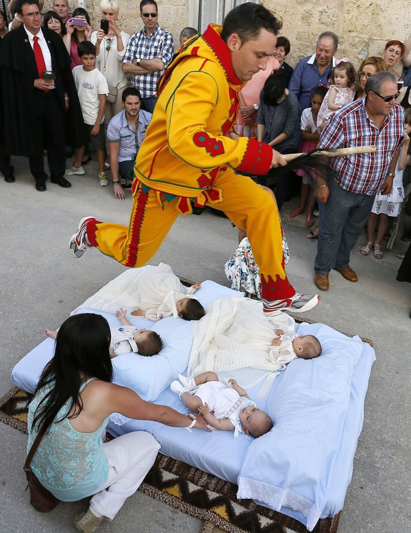 'Baby jumping' festival in Spain