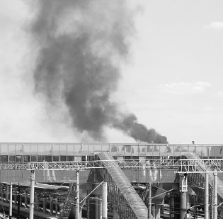 Civilians flee Donetsk battle