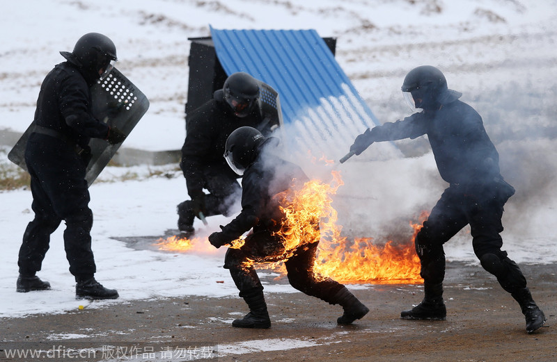 Elite Russian forces demonstrate skills