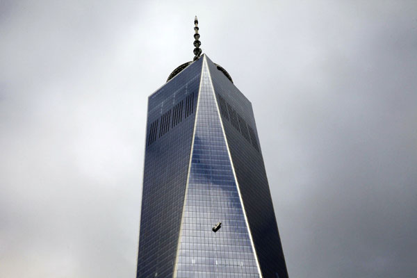 Dangling workers rescued from World Trade Center