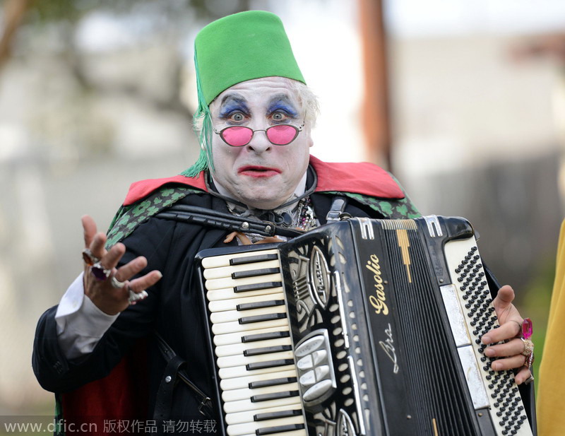 2014 Doo Dah Parade sparkles in California