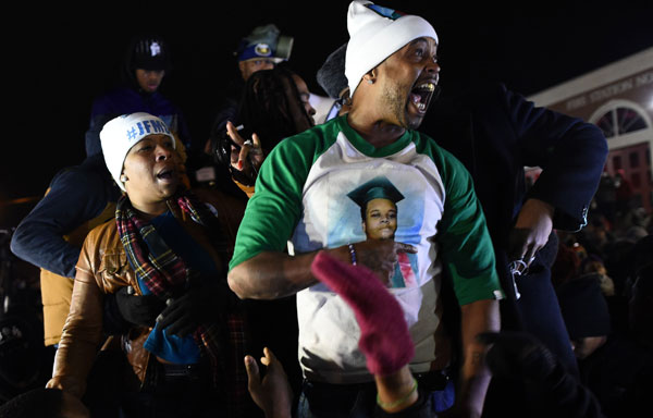 Riot after jury clears Ferguson policeman