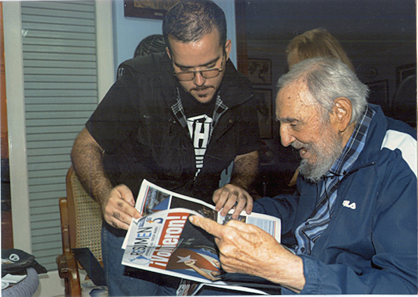 Fidel Castro appears in first photographs since August
