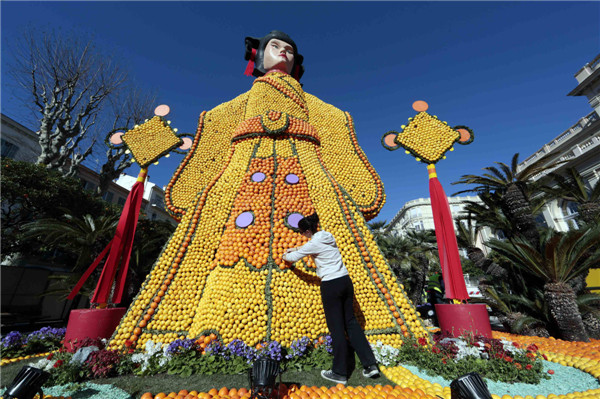 Chinese elements add color to lemon festival in France