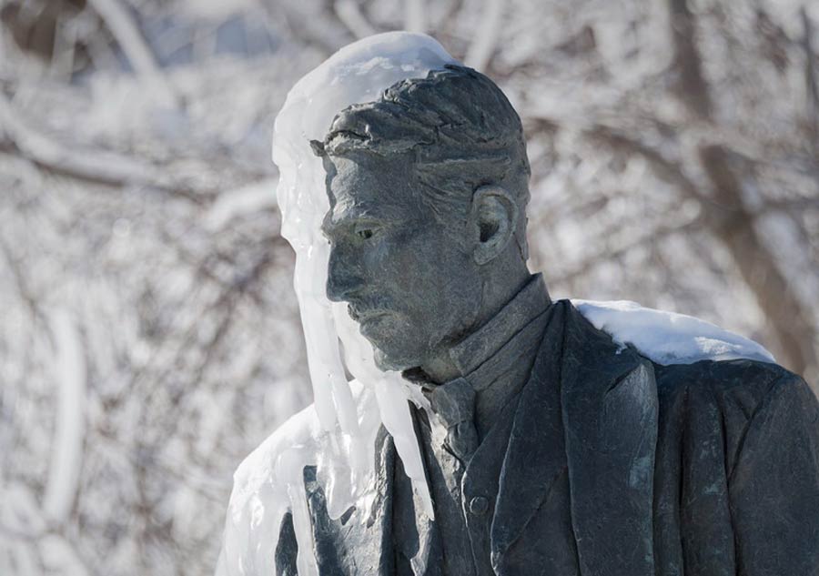 How Niagara Falls freezes ... or does it?