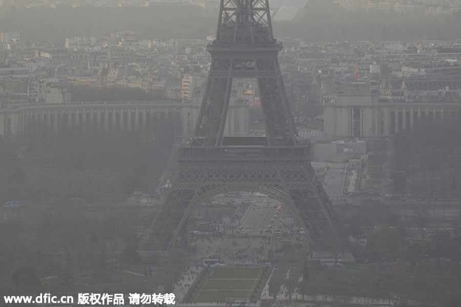 Haze descends on Paris