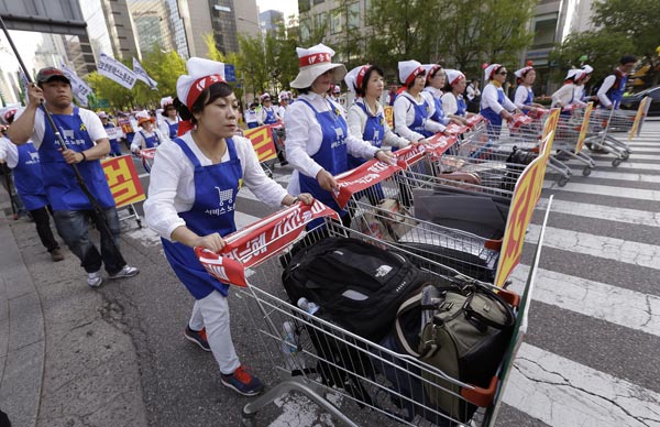 Thousands of South Koreans march in anti-government rally