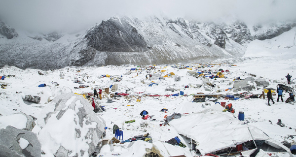 Nepalis wait for quake help as death toll passes 4,000