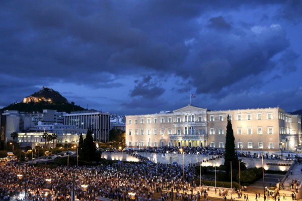 Greeks demonstrate in favor of eurozone