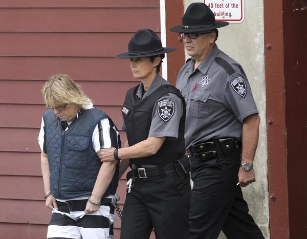 Police converge on NY town where escaped prisoners said sighted