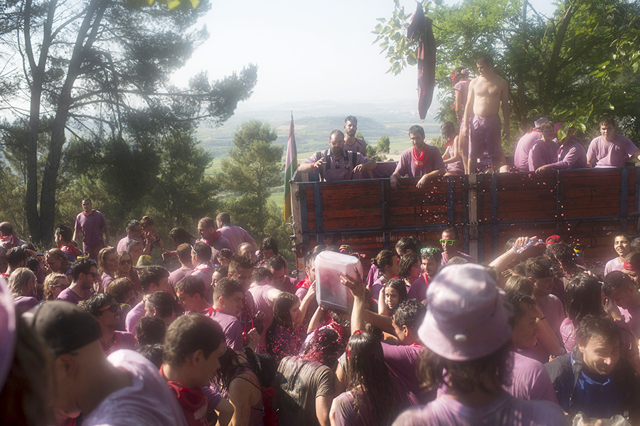 Spanish town soaked with wine in annual festival