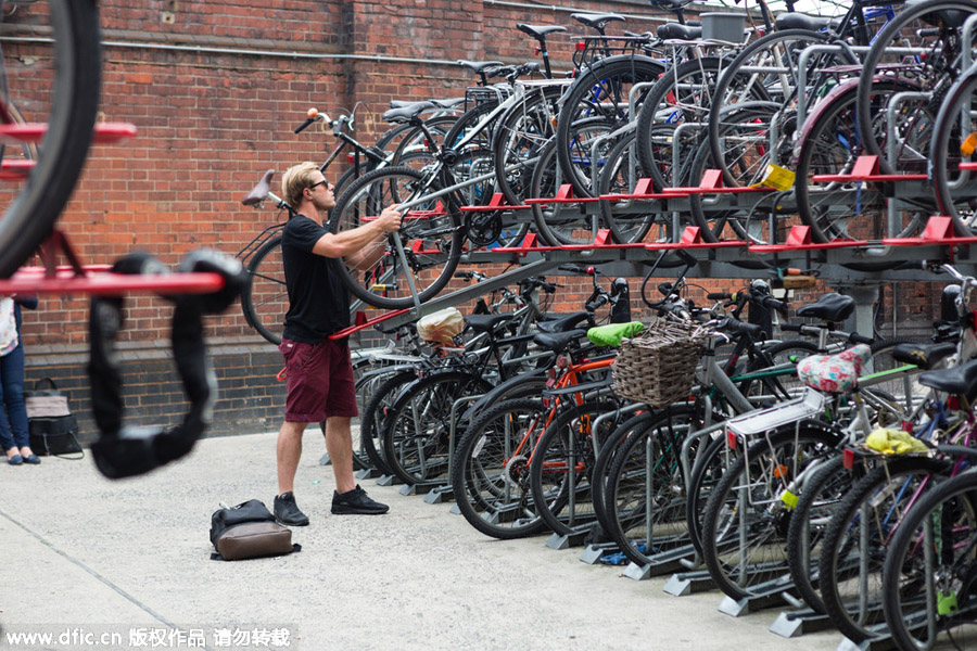 Londoners struggle to work amid tube strike