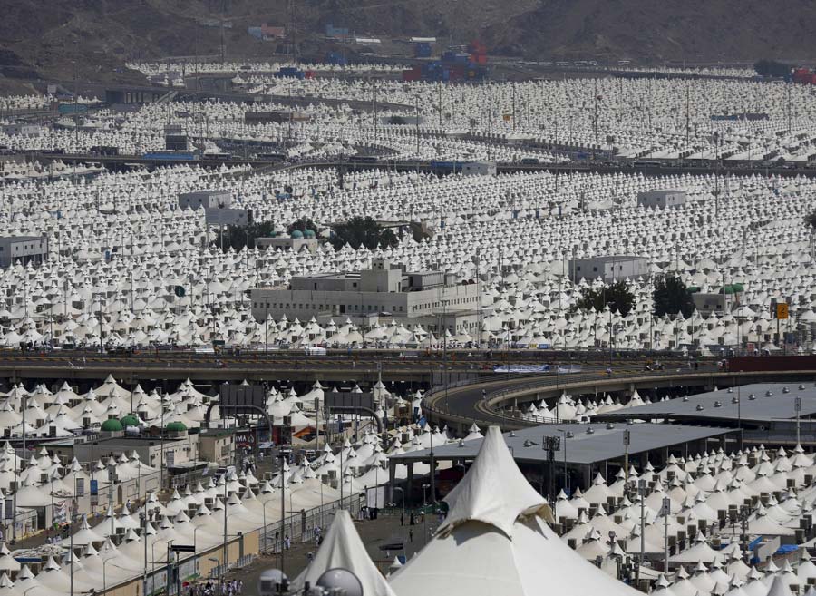 More than 700 pilgrims killed in crush in worst hajj disaster for 25 years