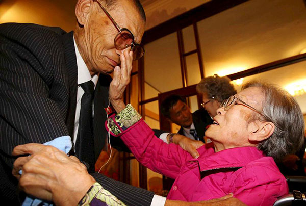 S. Koreans reunion with DPRK relatives after 60 years