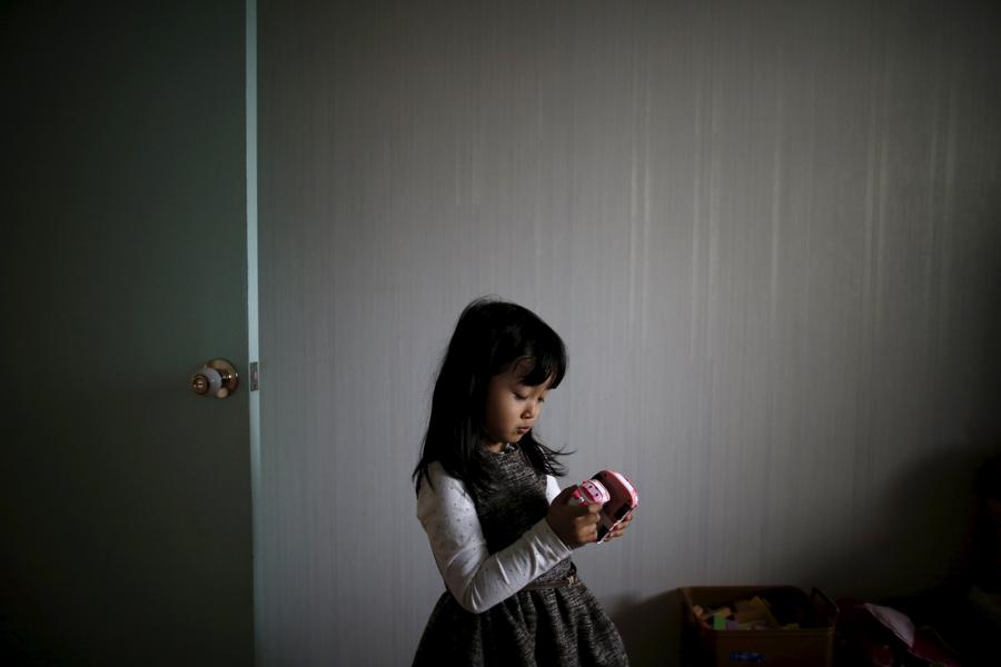 South Korean 'superdads' on paternity leave break with tradition