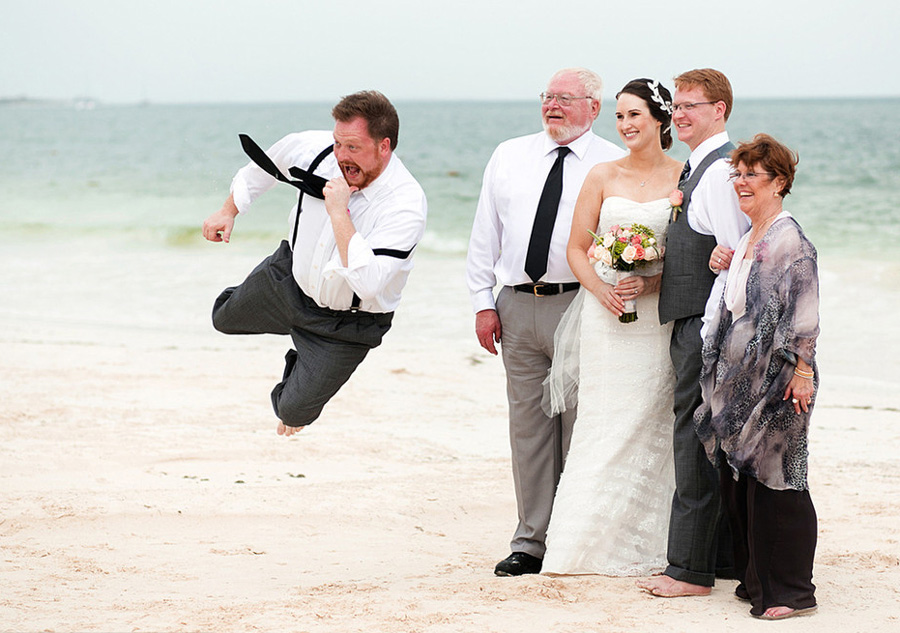 Funny wedding photos leave people with laughter