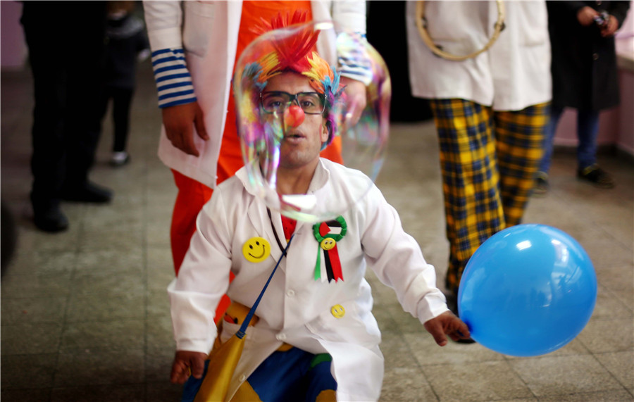 Clowns perform for children in Gaza hospital