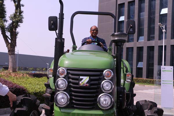 African agricultural officials visit China's countryside