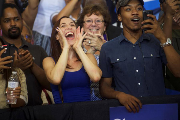 Clinton woos US millennial voters by writing ode to them