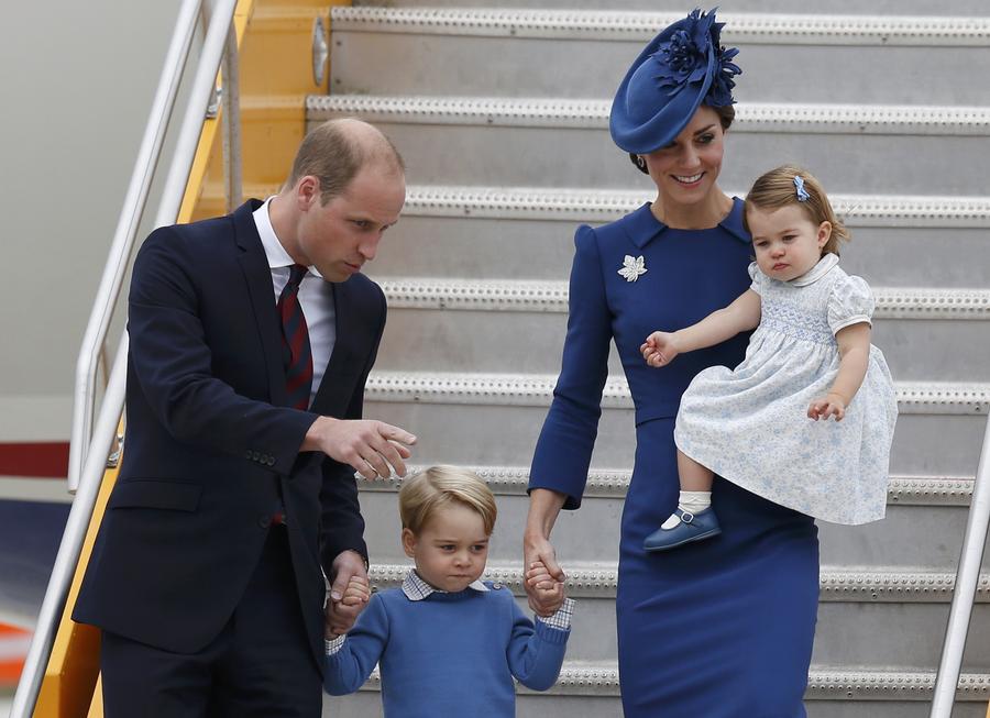 Kids in tow, Prince William starts Canadian tour