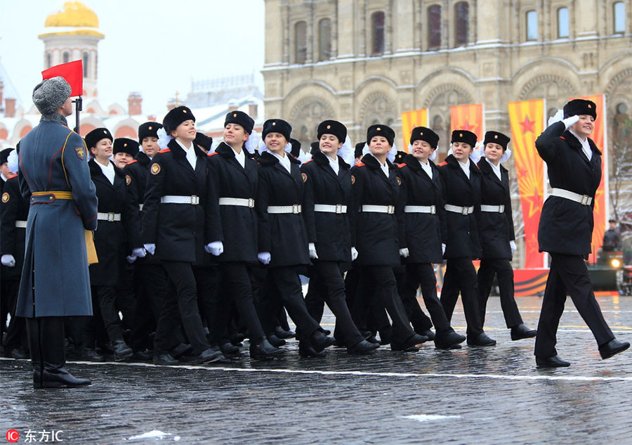 Moscow celebrates 75th anniversary of Red Square parade