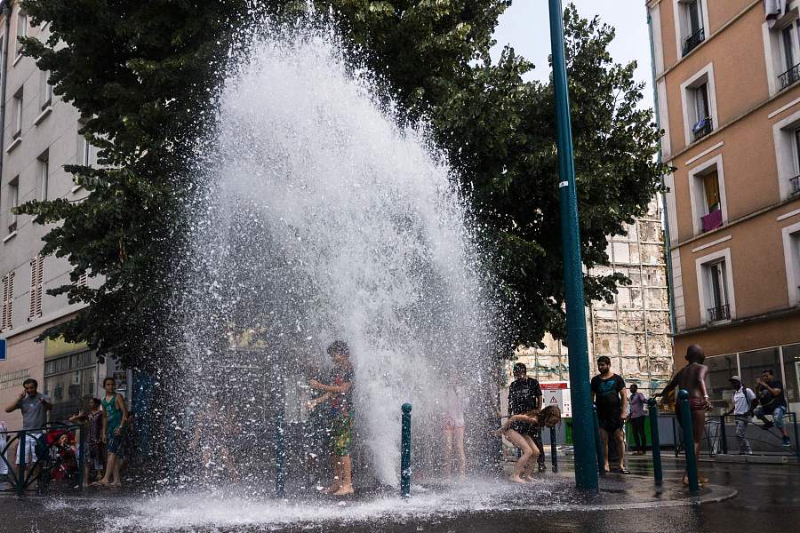 Unusually high temperatures hit Europe