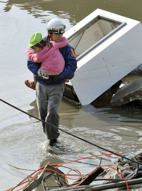 Rescue conducted after the quake in Japan