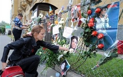 Worldwide fans mourn their King of Pop