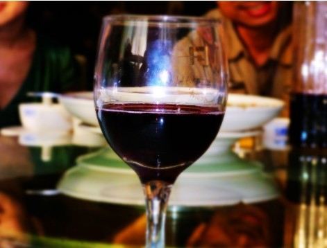 從飯局和喝酒細節行為看個性