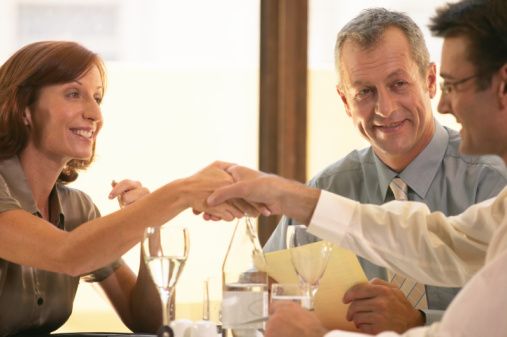 從飯局和喝酒細節行為看個性