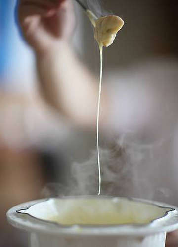 瑞士人最愛(ài)“奶酪火鍋”