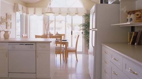 拒絕厚裝束縛 10款淡雅櫥柜裝點廚房