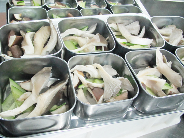 揭秘海底撈后廚