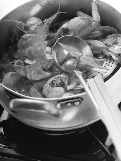 冬季吃火鍋7大注意:慎選中藥湯底 海鮮要先吃