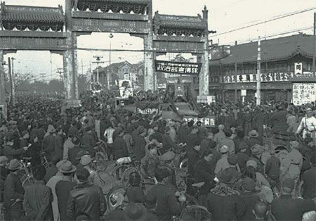 一本畫冊(cè)——一個(gè)國家60年的光榮記憶