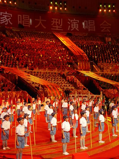 首都各界群眾齊聚工體 愛國歌曲萬人同唱(組圖)