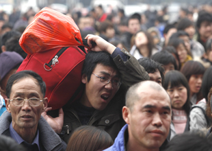 北京站春運(yùn)客流高峰