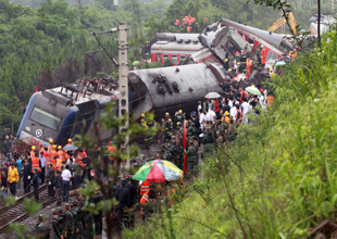 滬昆鐵路山體滑坡造成K859次客車(chē)脫線事故