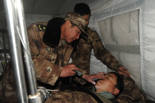 守護雪域高原，朵朵生命之花——記西藏軍區副司令員兼西藏軍區總醫院院長李素芝