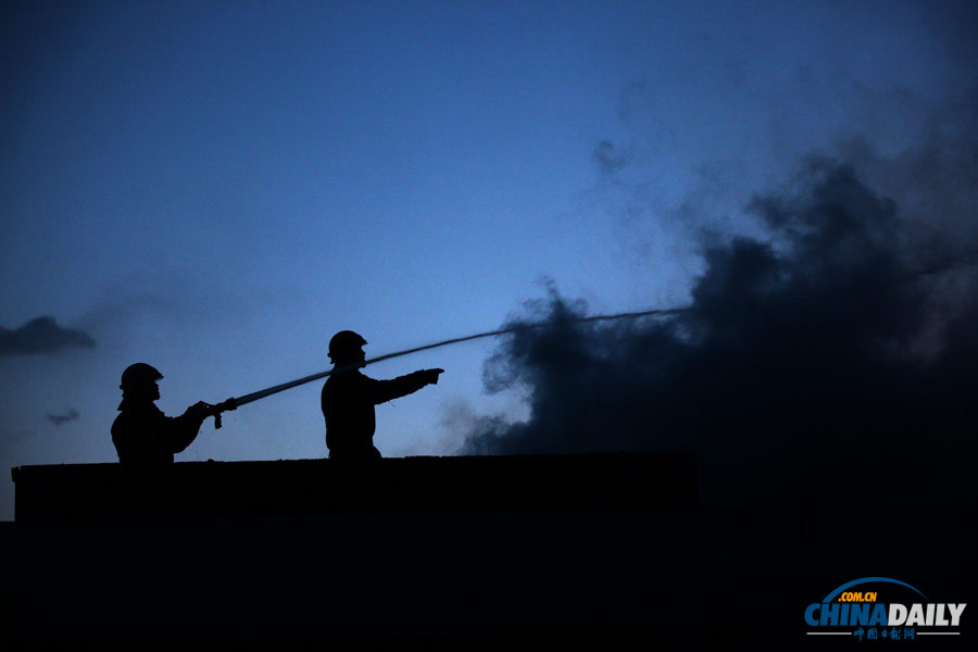 直擊北京園博園內(nèi)永定塔發(fā)生火災