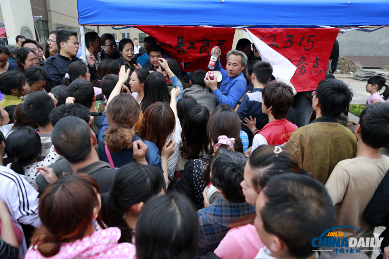 中國日報記者抵達震中蘆山
