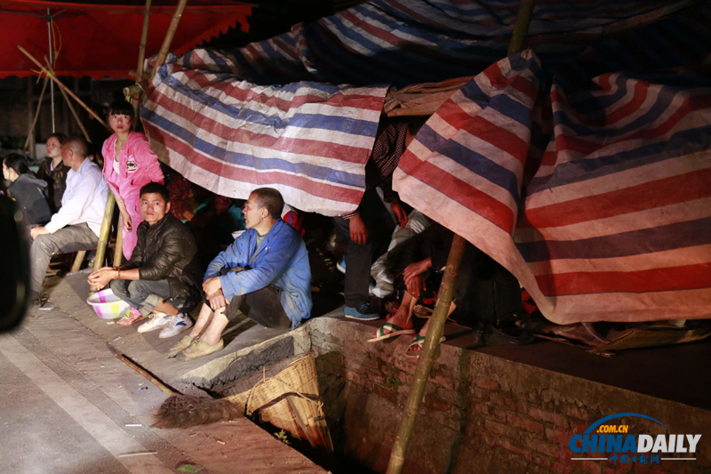 中國日報記者抵達震中蘆山