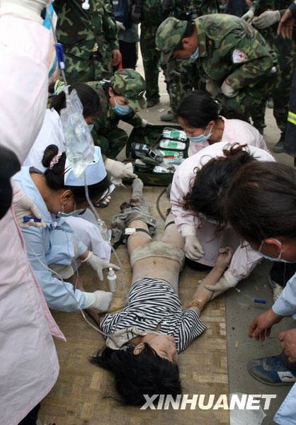 汶川地震一周年：不屈的生命之花快樂綻放[組圖]