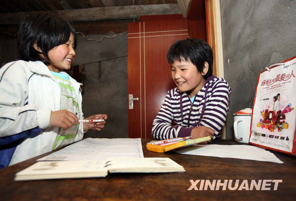 汶川地震一周年：不屈的生命之花快樂綻放[組圖]